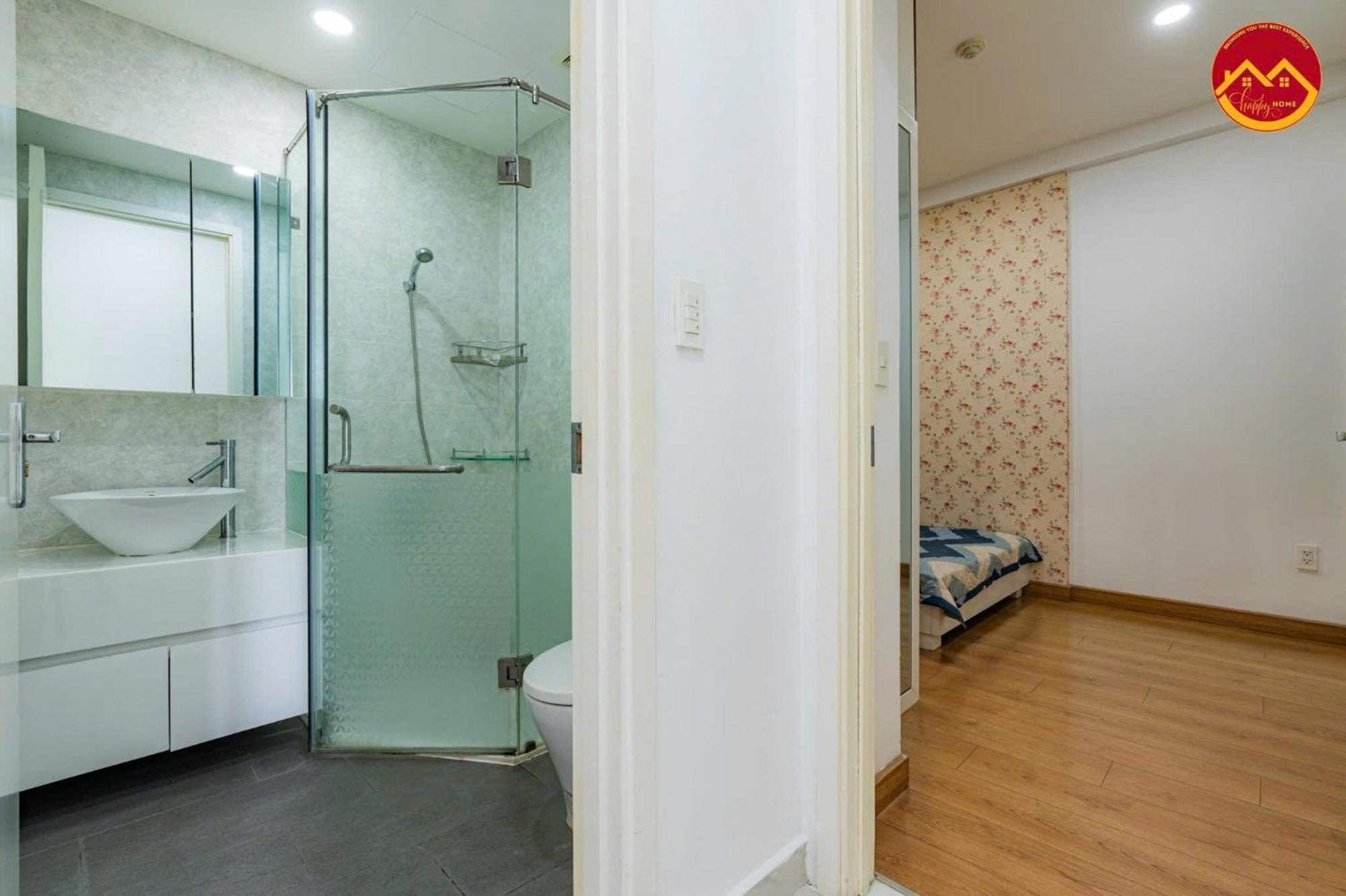 Luxury In Tan Binh District,near Airport *